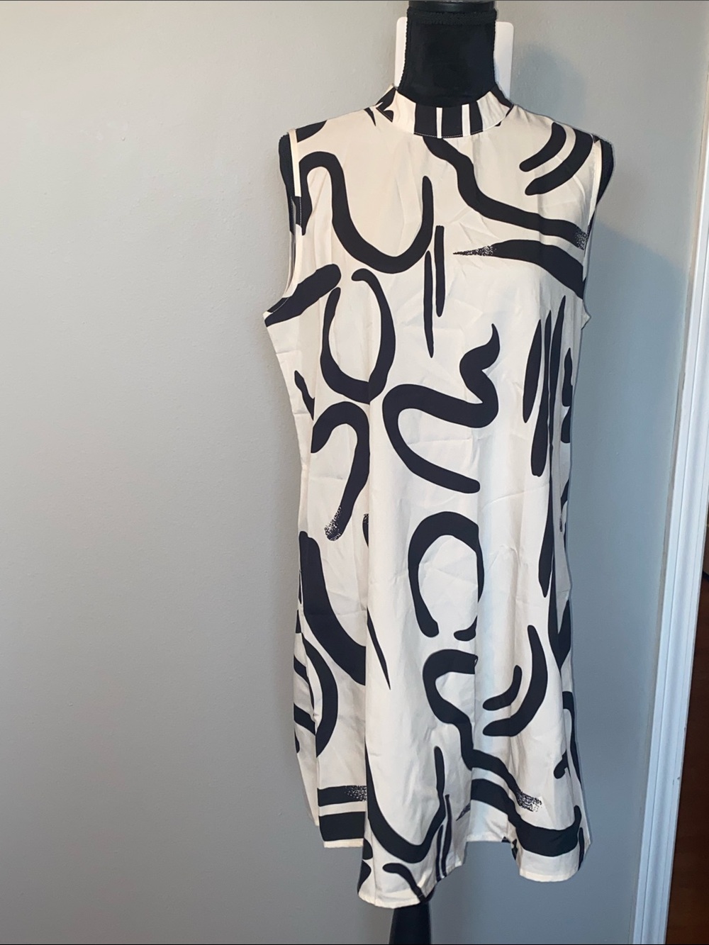 Sleeveless Black & White Abstract Shift Dress